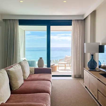 Lantia. Amaneceres De Ensueno Y Piscina Con Vistas